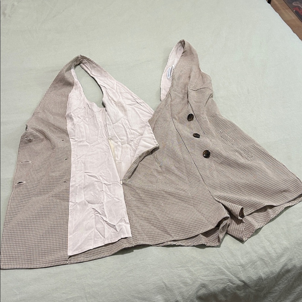 Women’s Urban Outfitters Romper. PTP 16”. 2” inseam. - Picture 5 of 5